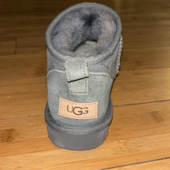 Ultra Mini Classic Boot (Woman) - Picture 3 of 4